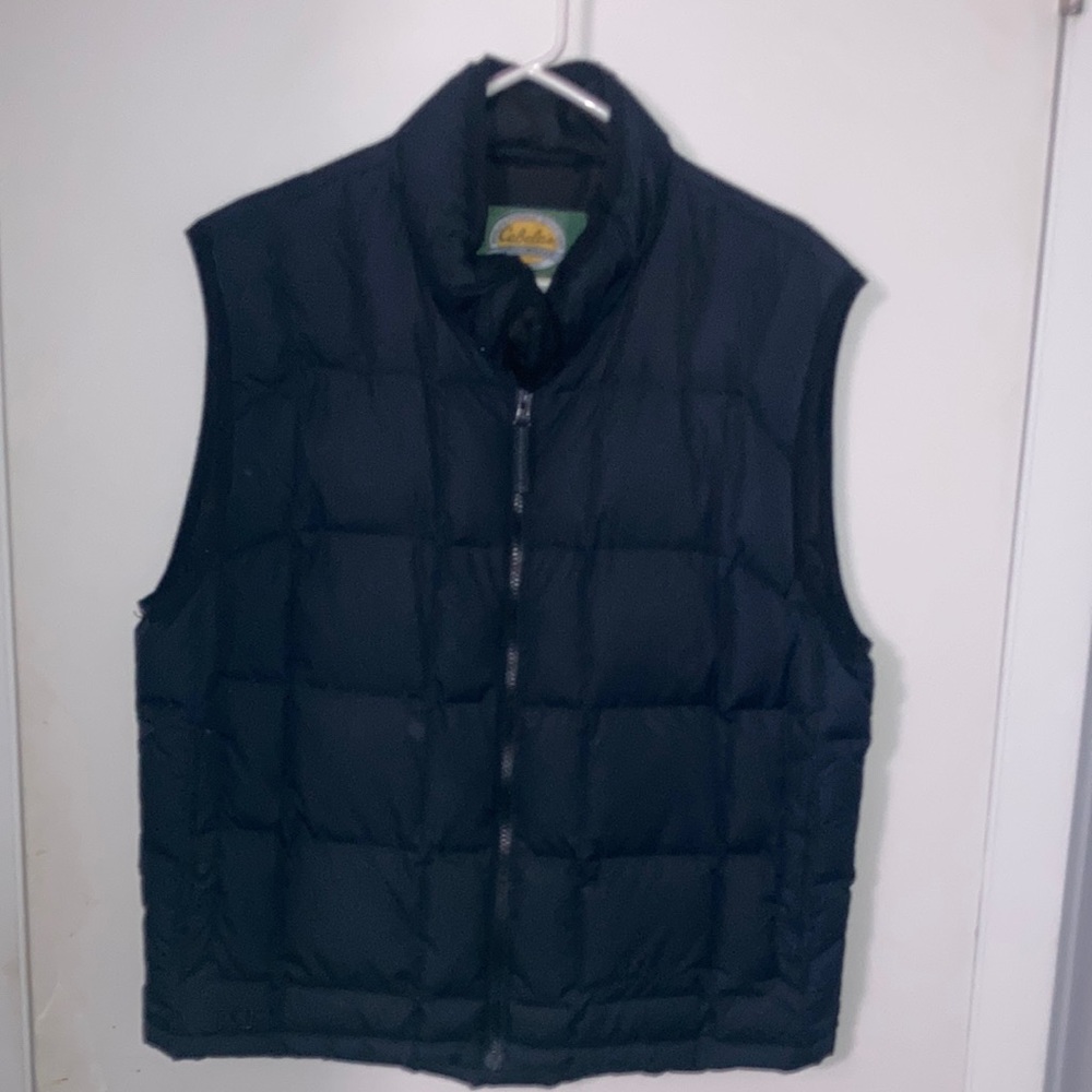 Cabela’s puffer vest, medium sized, full zip up